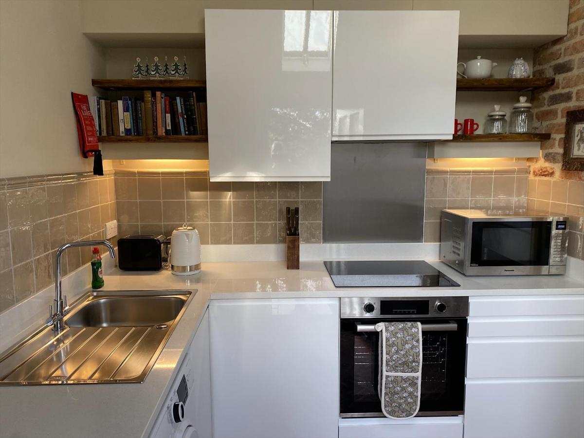 Enchanting 1 Bedroom Home With Kitchen 새프런월든 외부 사진